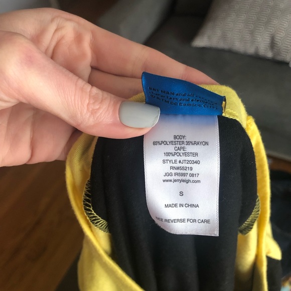 Batman shirt with cape - Picture 4 of 4